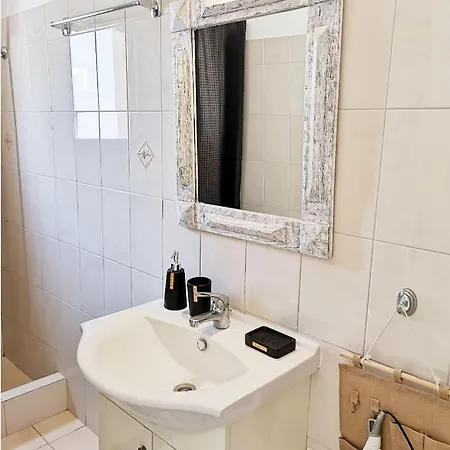 Villa Thira